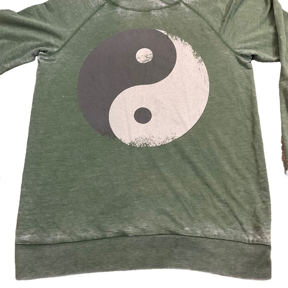 WELL Worn Los Angeles Yin Yang Hooded Long Sleeve Shirt size Medium - Picture 4 of 6
